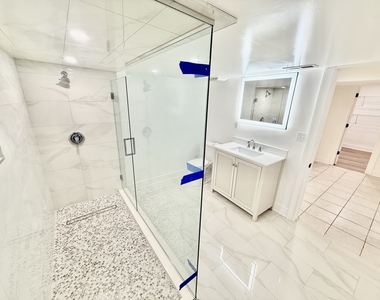 9033 Ewing Avenue - Photo Thumbnail 6