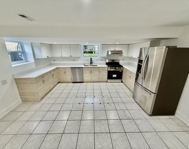 9033 Ewing Avenue - Photo Thumbnail 3