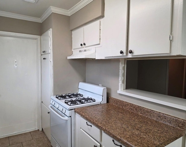 9007 Glen Shadow Drive - Photo Thumbnail 8