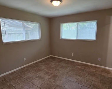 9007 Glen Shadow Drive - Photo Thumbnail 19