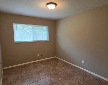 9007 Glen Shadow Drive - Photo Thumbnail 13