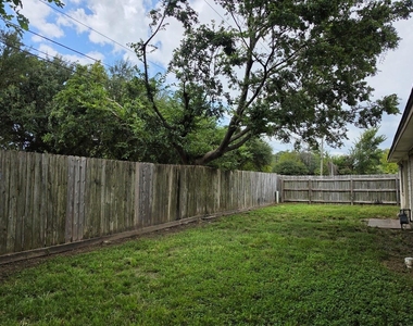 9007 Glen Shadow Drive - Photo Thumbnail 25