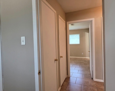9007 Glen Shadow Drive - Photo Thumbnail 17