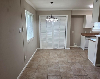 9007 Glen Shadow Drive - Photo Thumbnail 5