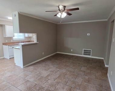 9007 Glen Shadow Drive - Photo Thumbnail 4