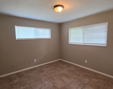 9007 Glen Shadow Drive - Photo Thumbnail 16