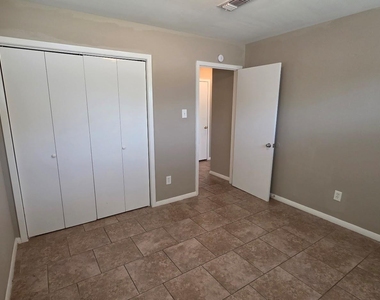 9007 Glen Shadow Drive - Photo Thumbnail 15