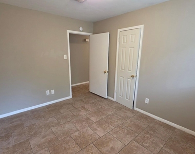 9007 Glen Shadow Drive - Photo Thumbnail 14