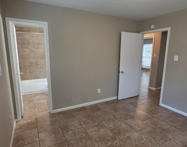 9007 Glen Shadow Drive - Photo Thumbnail 20