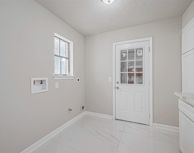 3102 Glenn Lakes Lane - Photo Thumbnail 13