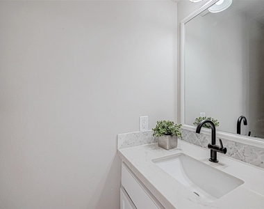 3102 Glenn Lakes Lane - Photo Thumbnail 14