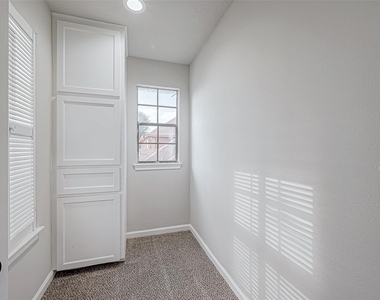 3102 Glenn Lakes Lane - Photo Thumbnail 20