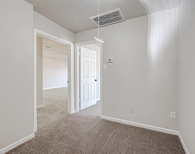 3102 Glenn Lakes Lane - Photo Thumbnail 25