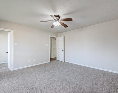 3102 Glenn Lakes Lane - Photo Thumbnail 27