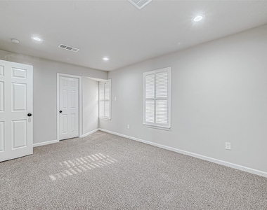3102 Glenn Lakes Lane - Photo Thumbnail 21
