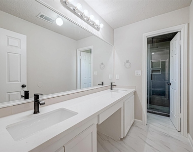 3102 Glenn Lakes Lane - Photo Thumbnail 31