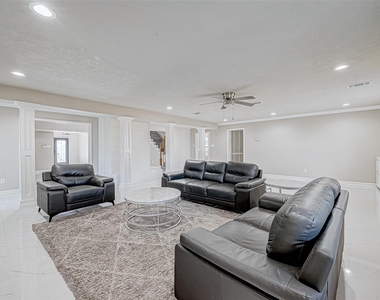 3102 Glenn Lakes Lane - Photo Thumbnail 8