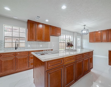 3102 Glenn Lakes Lane - Photo Thumbnail 11