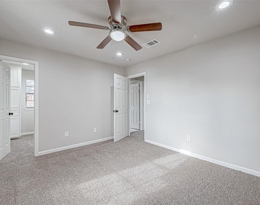 3102 Glenn Lakes Lane - Photo Thumbnail 19