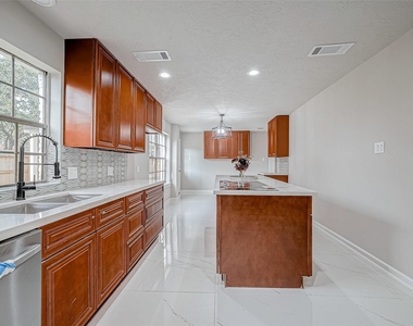 3102 Glenn Lakes Lane - Photo Thumbnail 10
