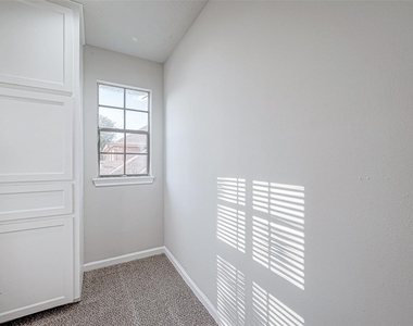 3102 Glenn Lakes Lane - Photo Thumbnail 35