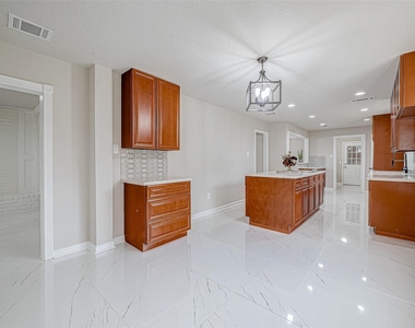 3102 Glenn Lakes Lane - Photo Thumbnail 12