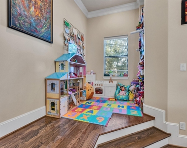 1877 Dart Street - Photo Thumbnail 7