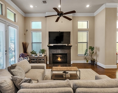 1877 Dart Street - Photo Thumbnail 14