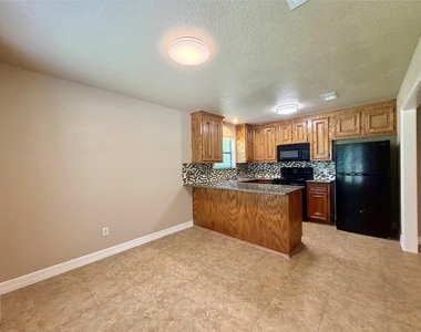 3121 Fm 646 Road N - Photo Thumbnail 5