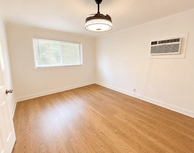 5526 Stonewall Street - Photo Thumbnail 4