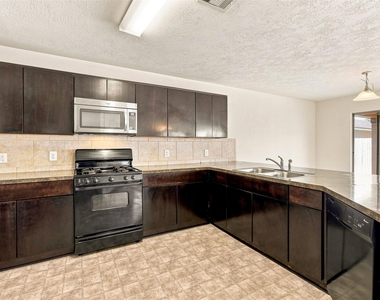1014 Hummingbird Point Lane - Photo Thumbnail 11
