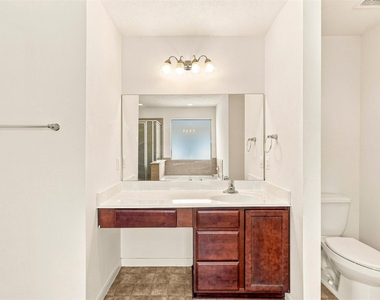 1014 Hummingbird Point Lane - Photo Thumbnail 18