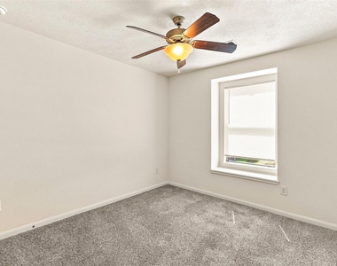 1014 Hummingbird Point Lane - Photo Thumbnail 22