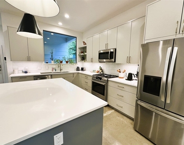 805 Dorothy Street - Photo Thumbnail 4