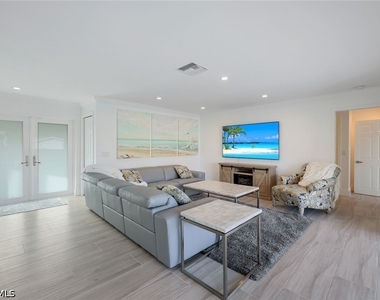 1250 Tuna Court - Photo Thumbnail 5