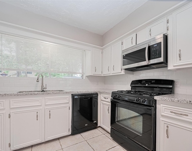 2606 Lexington Woods Drive - Photo Thumbnail 13