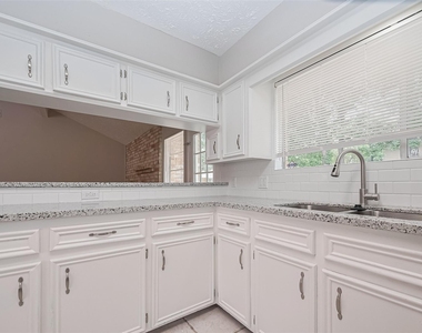 2606 Lexington Woods Drive - Photo Thumbnail 16