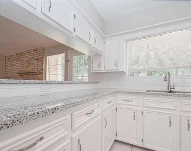2606 Lexington Woods Drive - Photo Thumbnail 17