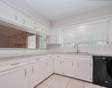 2606 Lexington Woods Drive - Photo Thumbnail 14