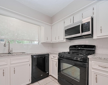 2606 Lexington Woods Drive - Photo Thumbnail 15