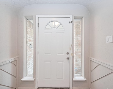 2606 Lexington Woods Drive - Photo Thumbnail 3