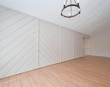 2606 Lexington Woods Drive - Photo Thumbnail 6
