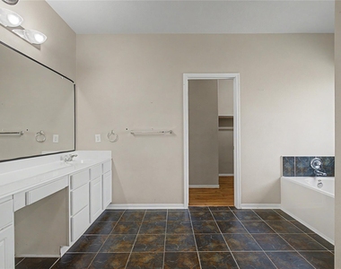 9947 Valance Way - Photo Thumbnail 21