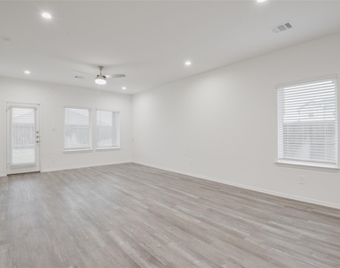 1055 Llano Trail - Photo Thumbnail 15