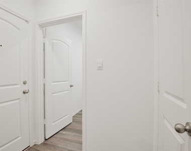 1055 Llano Trail - Photo Thumbnail 9