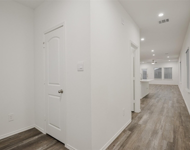 1055 Llano Trail - Photo Thumbnail 5