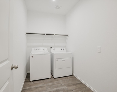1055 Llano Trail - Photo Thumbnail 11