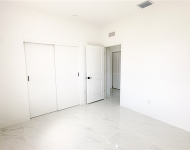 1843 Richmond Avenue N - Photo Thumbnail 15
