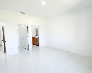 1843 Richmond Avenue N - Photo Thumbnail 19