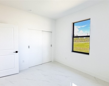1843 Richmond Avenue N - Photo Thumbnail 10